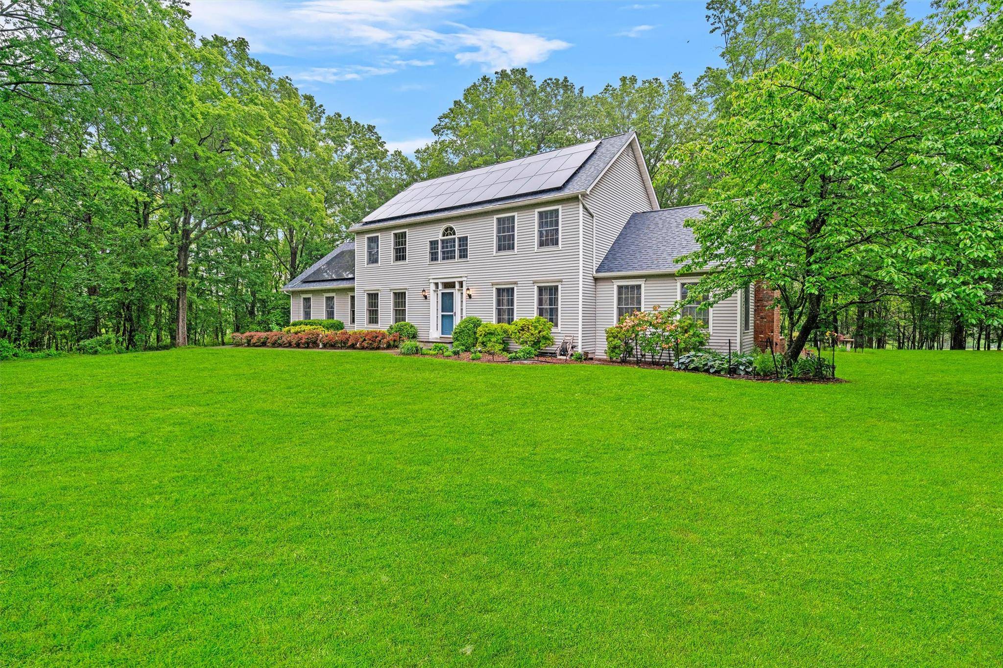 If peace, quiet and privacy are what you desire, look no further than this meticulously kept 3.