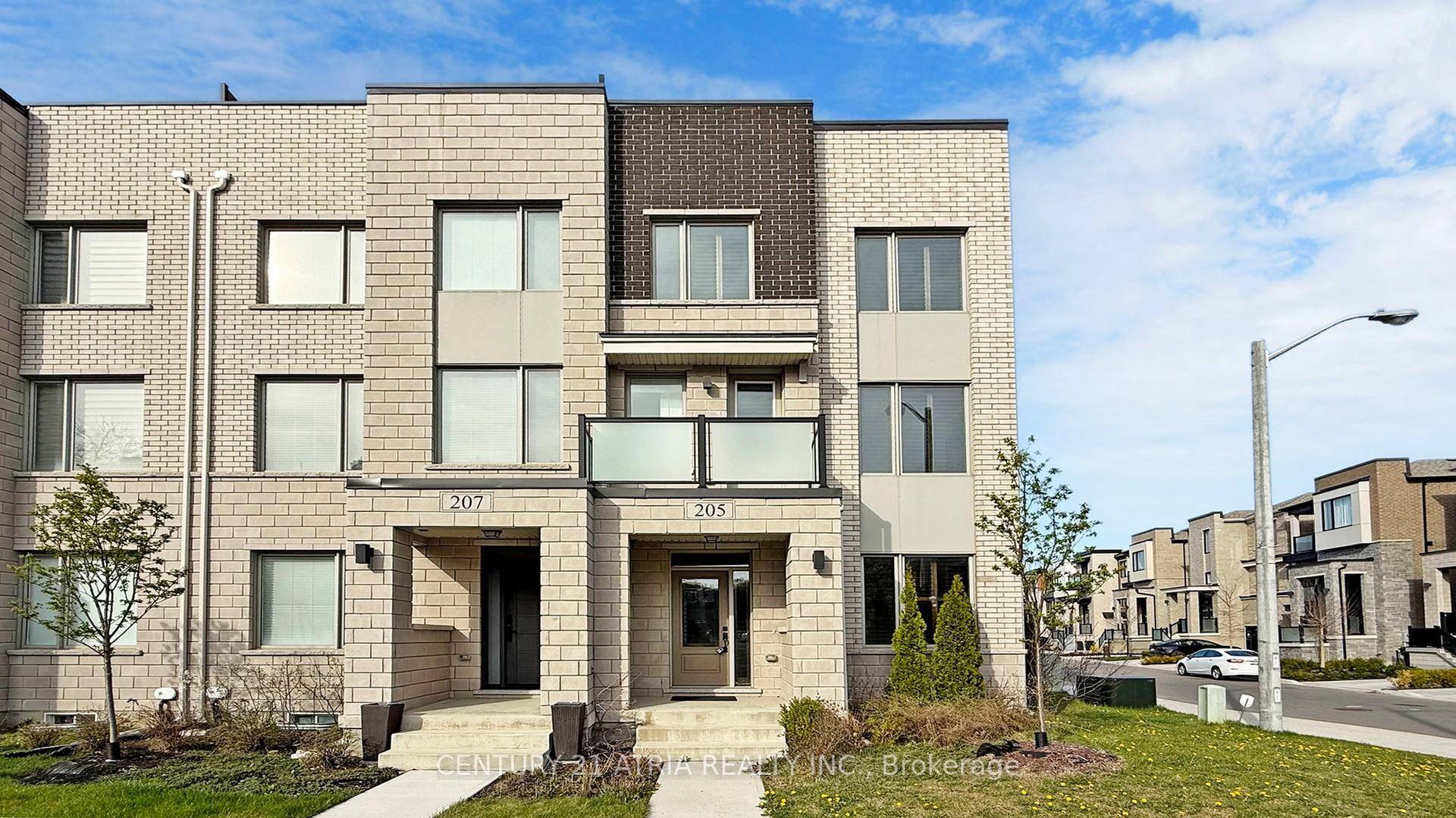 Modern Luxury Freehold Townhouse in Prestigious Banbury Don Mills 4 Year New Semi Like Corner Lot With A Wide Frontage Of 58.