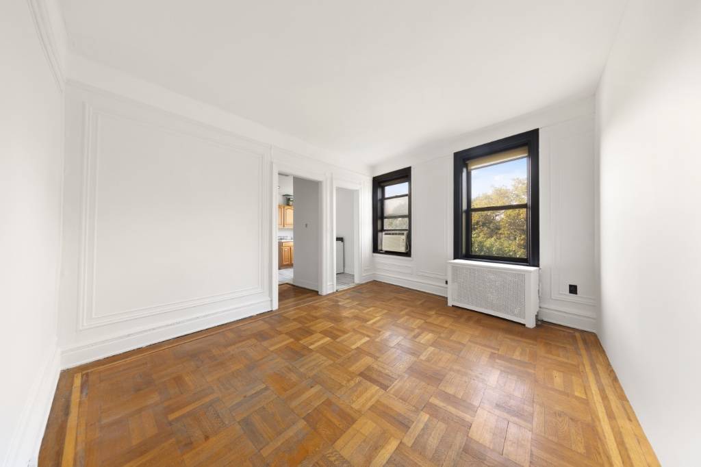 IN UNIT WASHER PARK VIEWS CORNER UNIT SUBJECT TO INTERVIEWBeautifully renovated prewar 2 bedroom, 1 bathroom apartment in a walk up building featuring hardwood floors, high ceilings, and oversized west ...