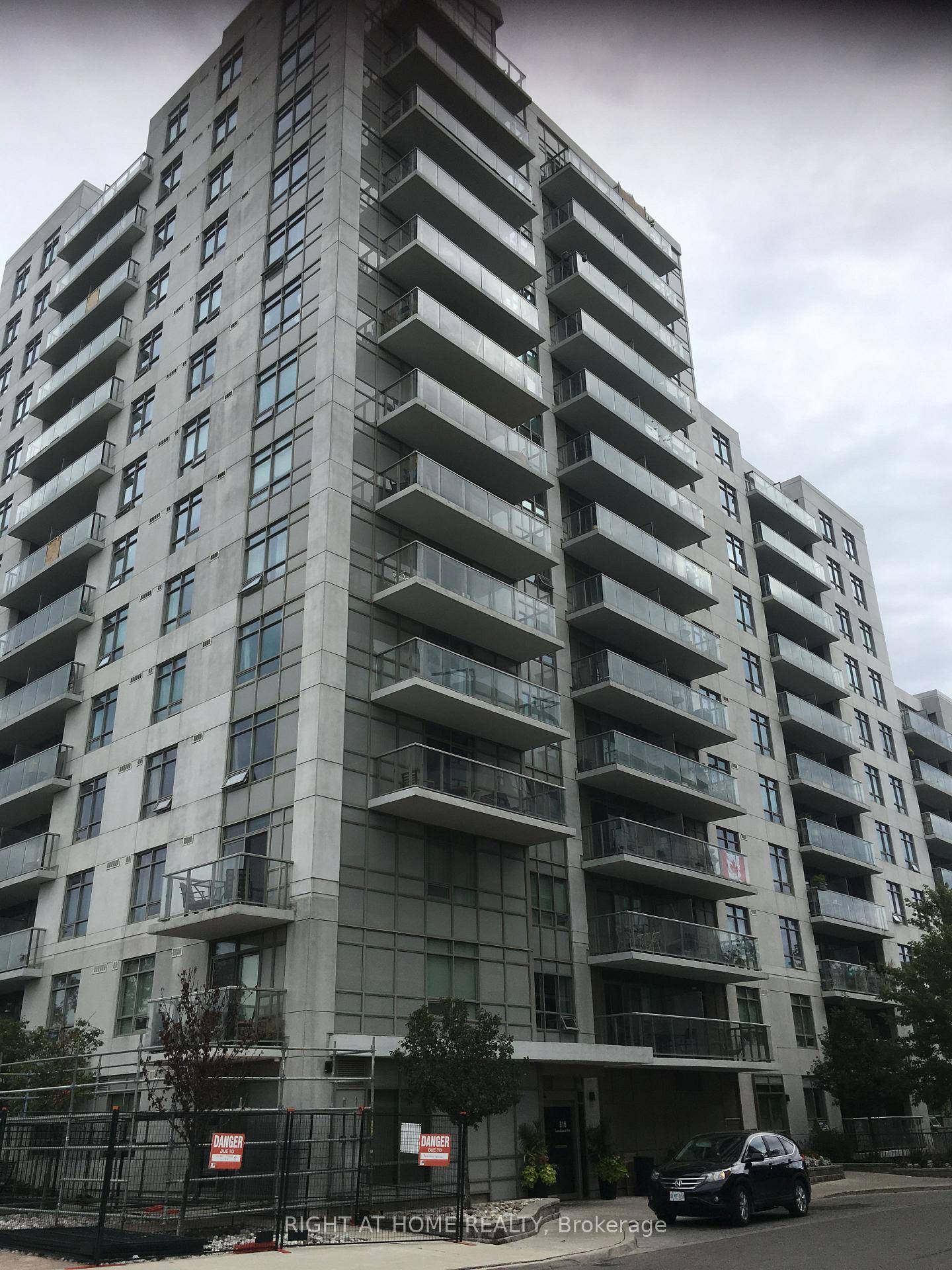 Boutique Upside Down Condos 1 Bed Den, At Lansdowne Ave amp ; Dupont St, Unrestricted View To South, West And North, Ttc, Walk To Subway !