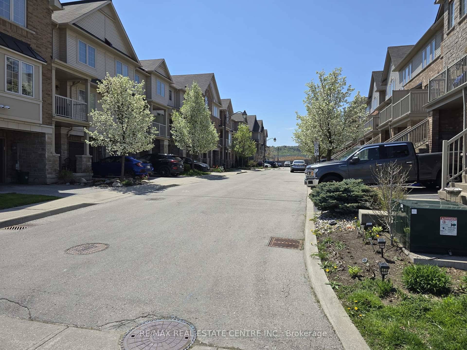 Gorgeous Freehold townhouse in a fabulous Grimsby Beach Area of Grimsby.