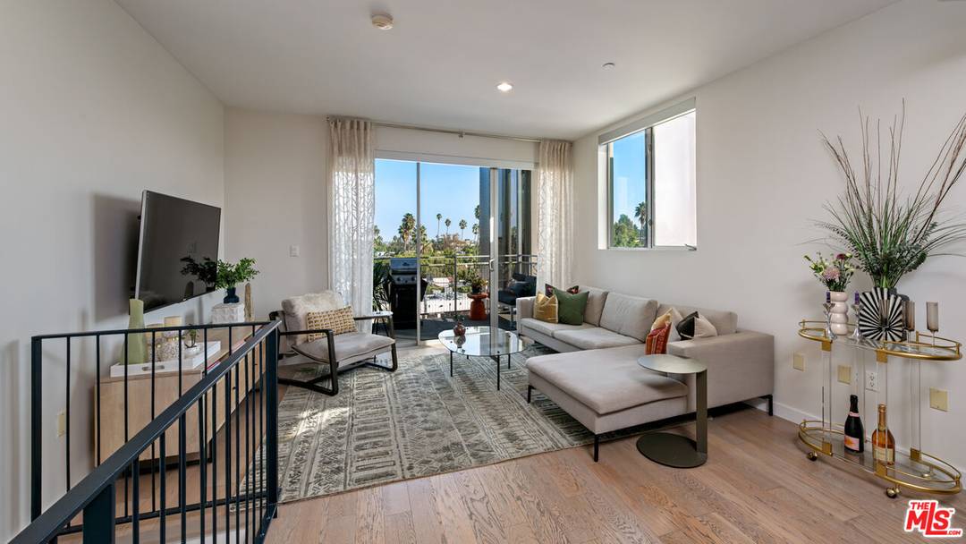 751 N Fairfax Ave 2BR Hollywood Hills East La
