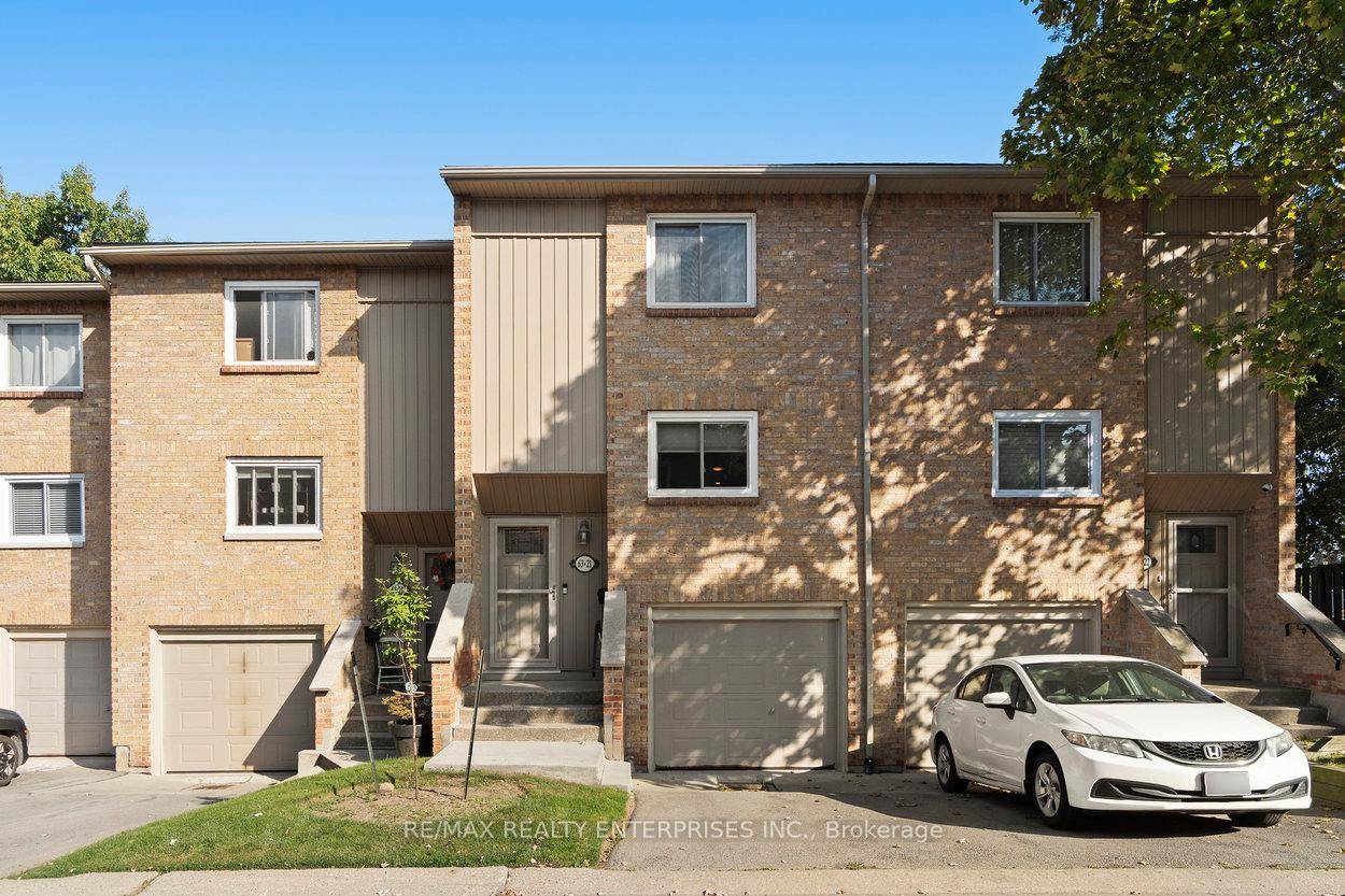 Welcome to 63 Fonthill Road, Unit 21 a beautiful townhouse in Hamilton's family friendly West Mountain community.