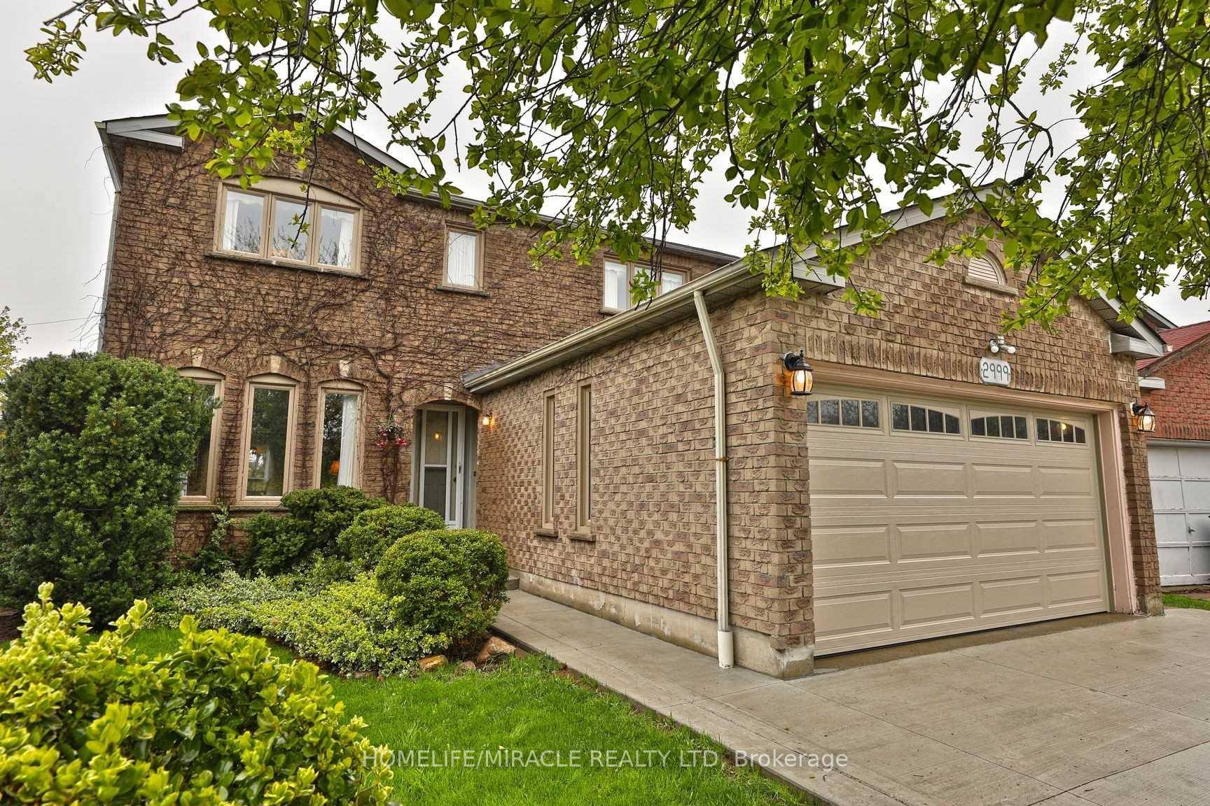 Welcome To 2999 Valcourt Cres, In Sought After Erin Mills.
