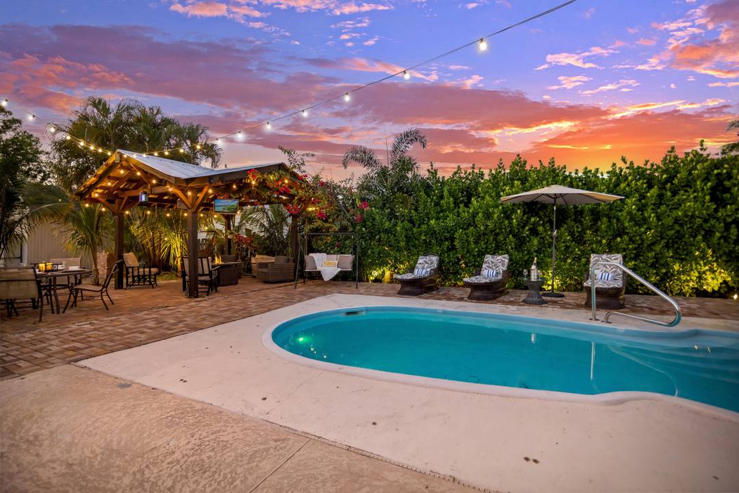 Escape to this cozy 3 berms, 2bthrms, on a private 1 2 acre.