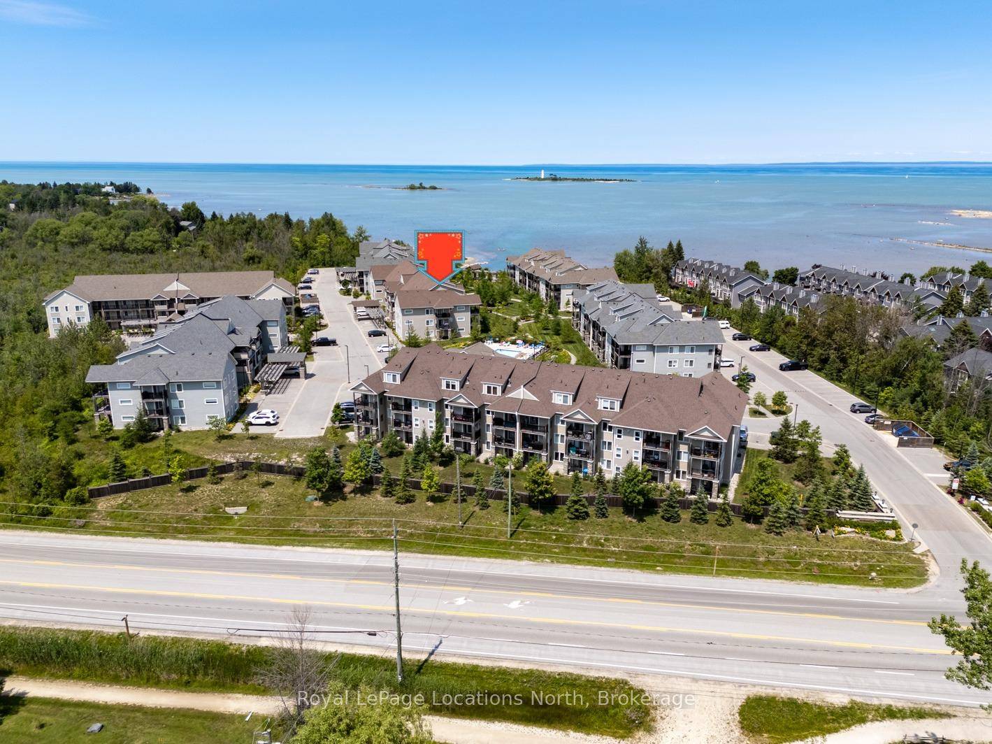 Discover this exceptional chalet style condo in the prestigious Wyldwood Cove waterfront, resort style community, ideally located on Georgian Bay w convenient access to golf courses, trails, amp ; ski ...