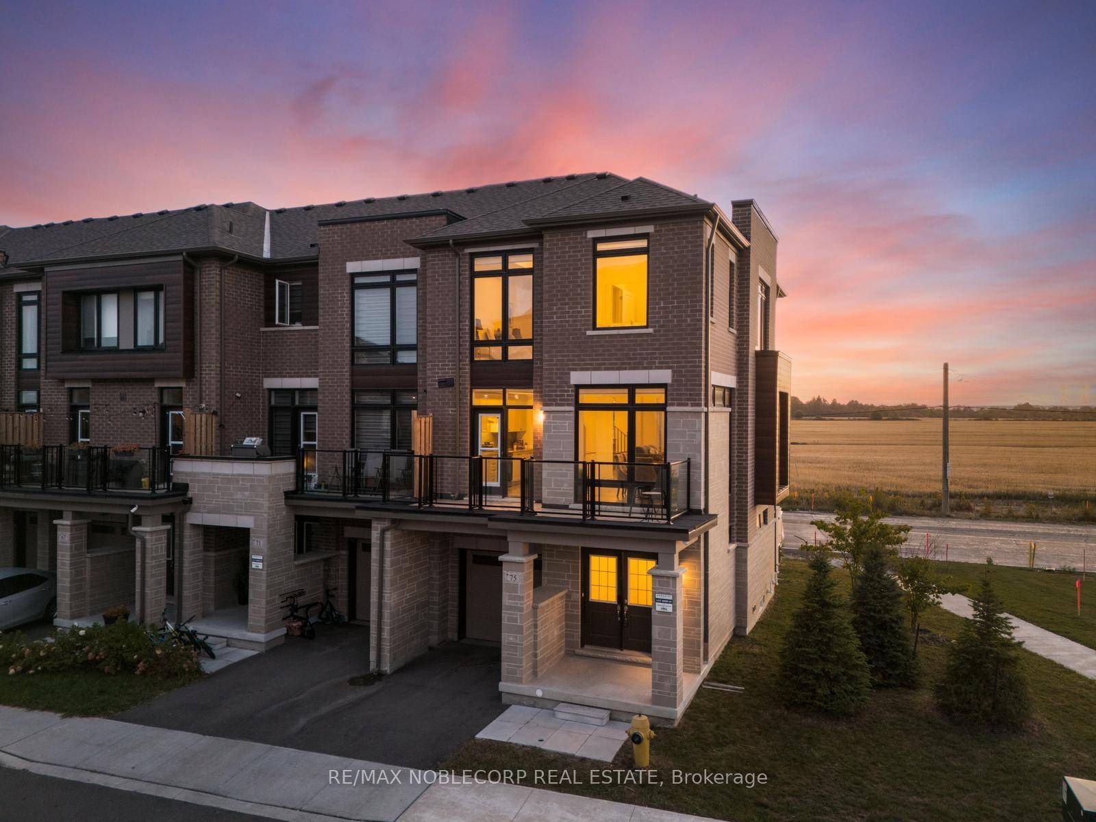 Welcome to 75 Holyrood Cres, Kleinburg where sophistication meets comfort.