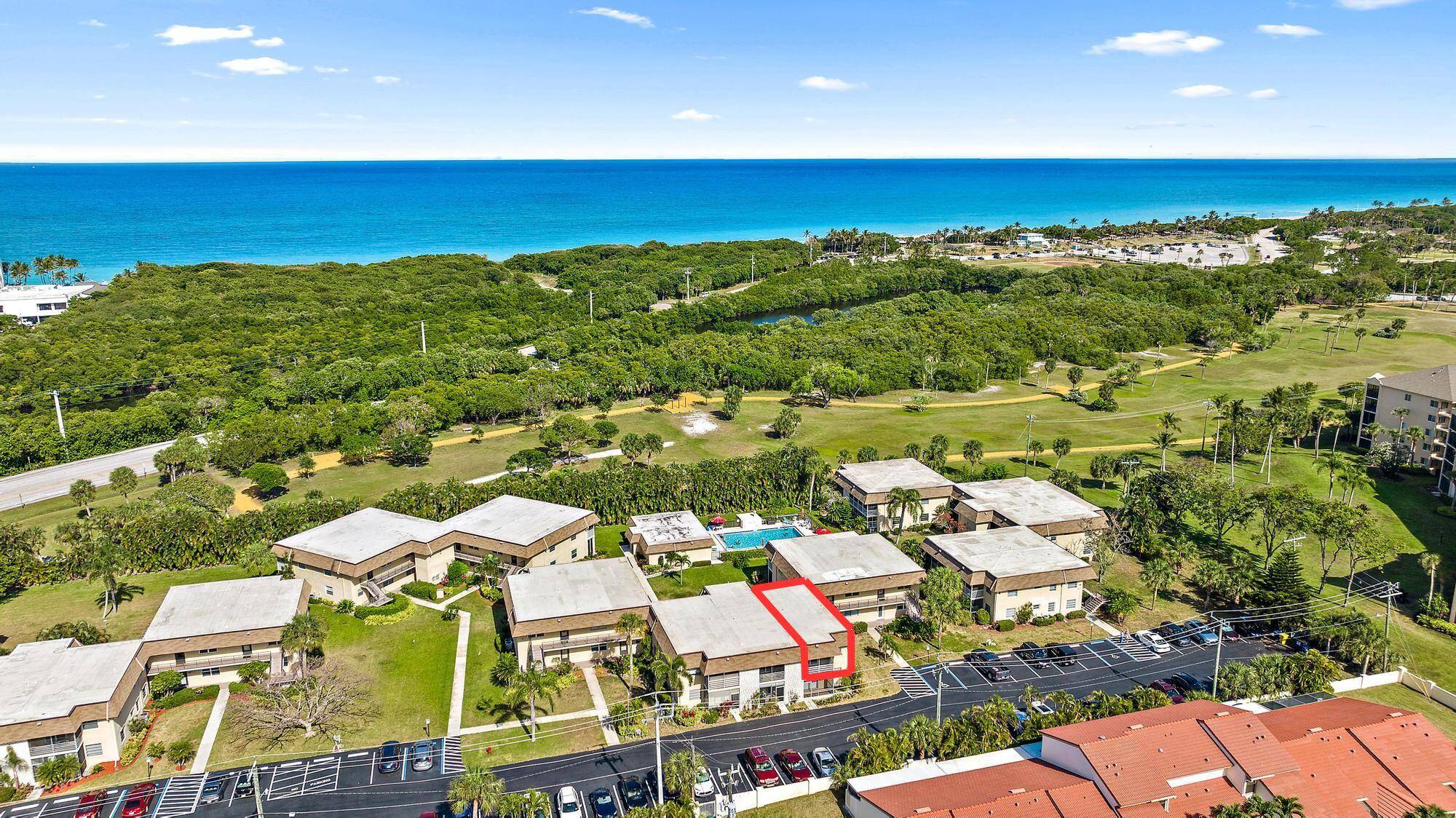 Come enjoy this gorgeous corner end unit in the renowned Park Plaza Condos.