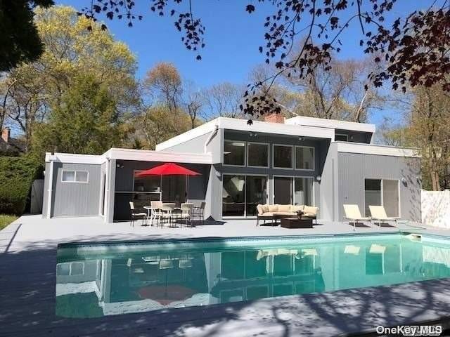 Private cul de sac 5 bed, 3 en suite, 4 1 2 bath Excellent condition home with Quogue Beach.