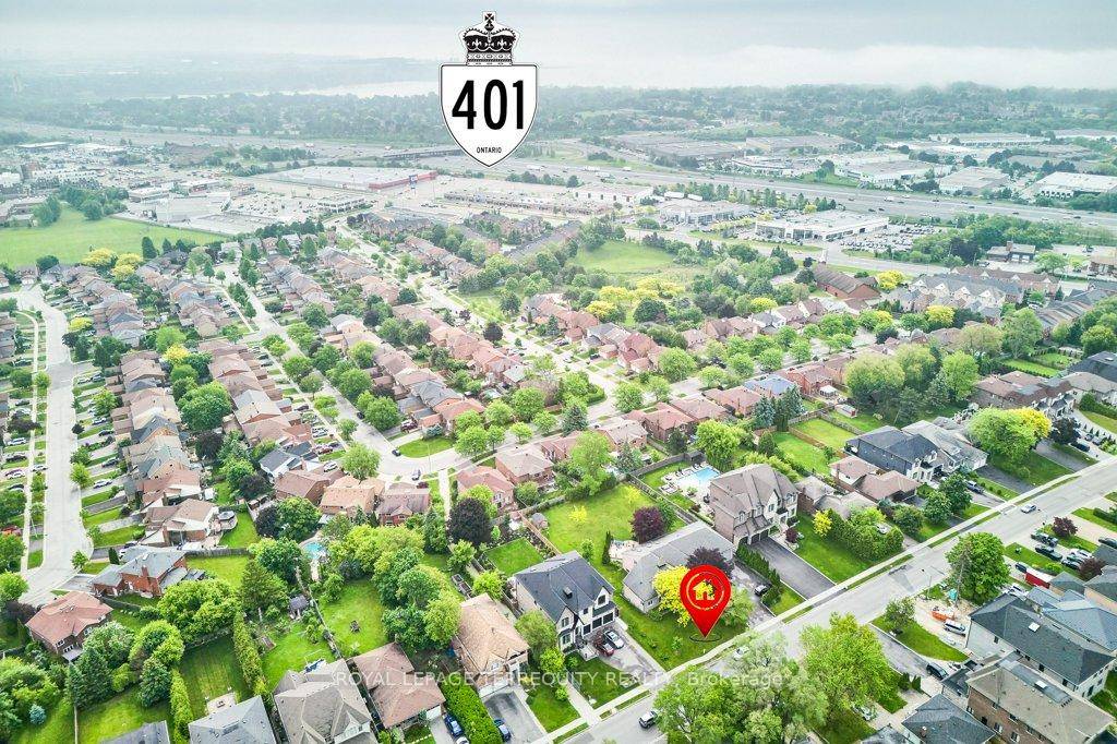 Prestigious Woodlands Pickering neighbourhood minutes to 401 Toronto border, 407, schools, and shopping.