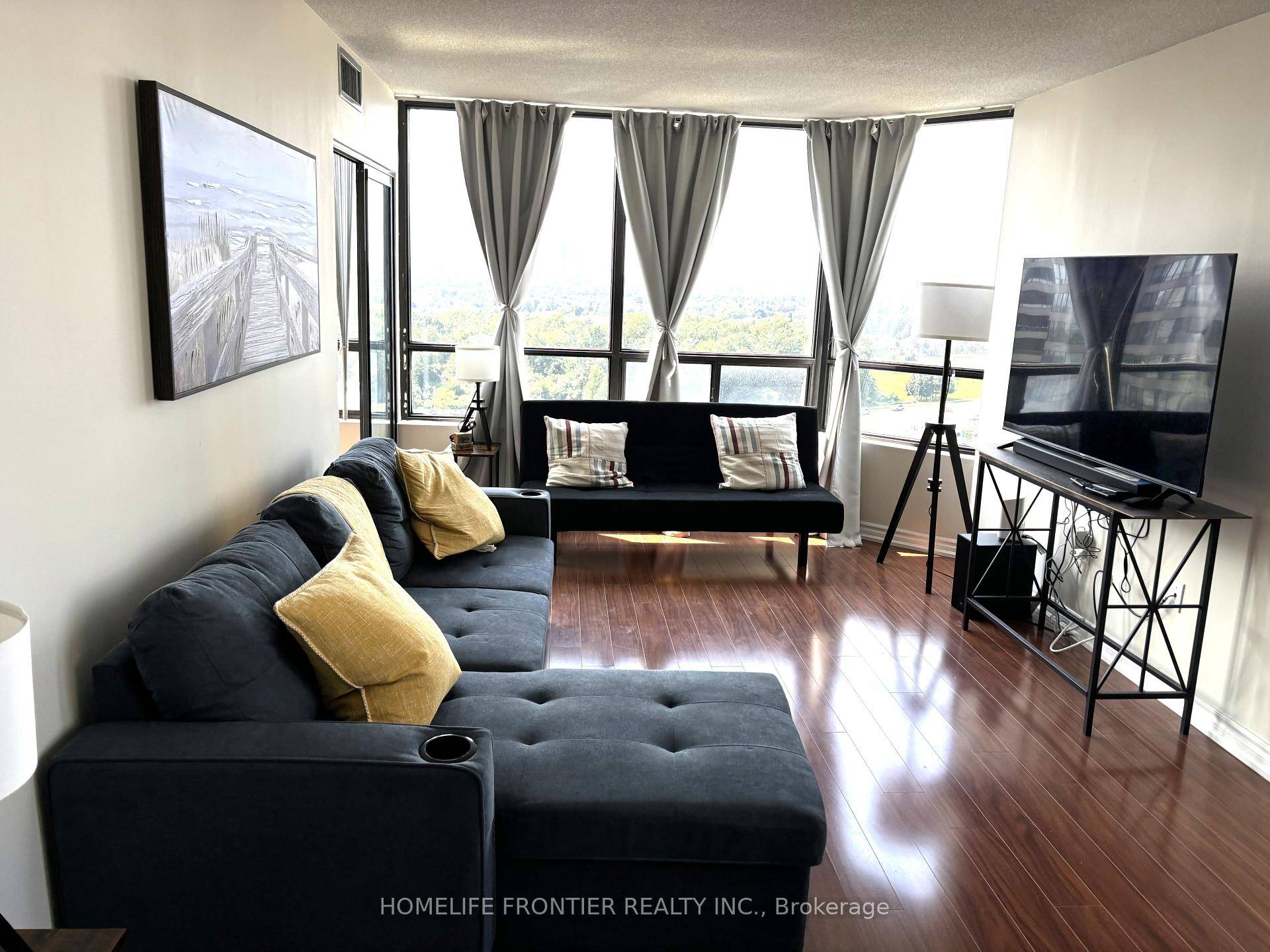 Large, About 1300 Sq. Ft, Fully renovated 2 1 bdrm, 2 wshr Corner Unit In Prime Thornhill Location !