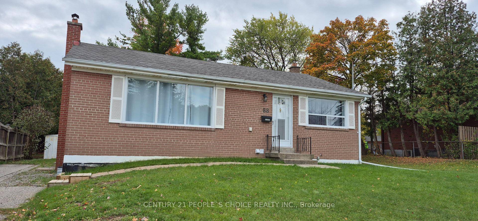 Entire House For Rent Updated, Freshly Painted 3 Bedrooms, 2 Full Bathrooms Detached Home In Highly Desirable Area of Streetsville.