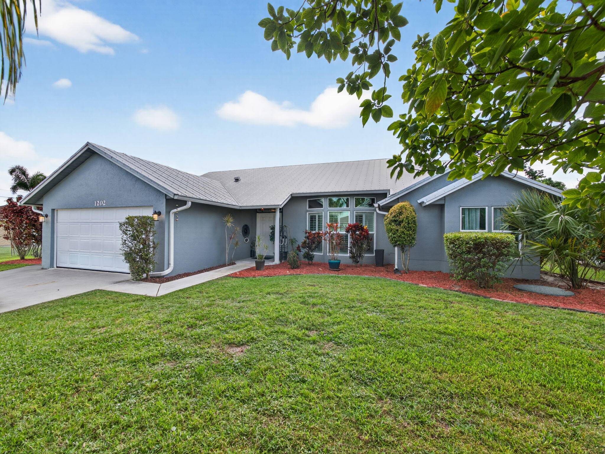 Slice of paradise home. 3 bedroom 2 bathroom Pool corner lot home in Central Port Saint Lucie.