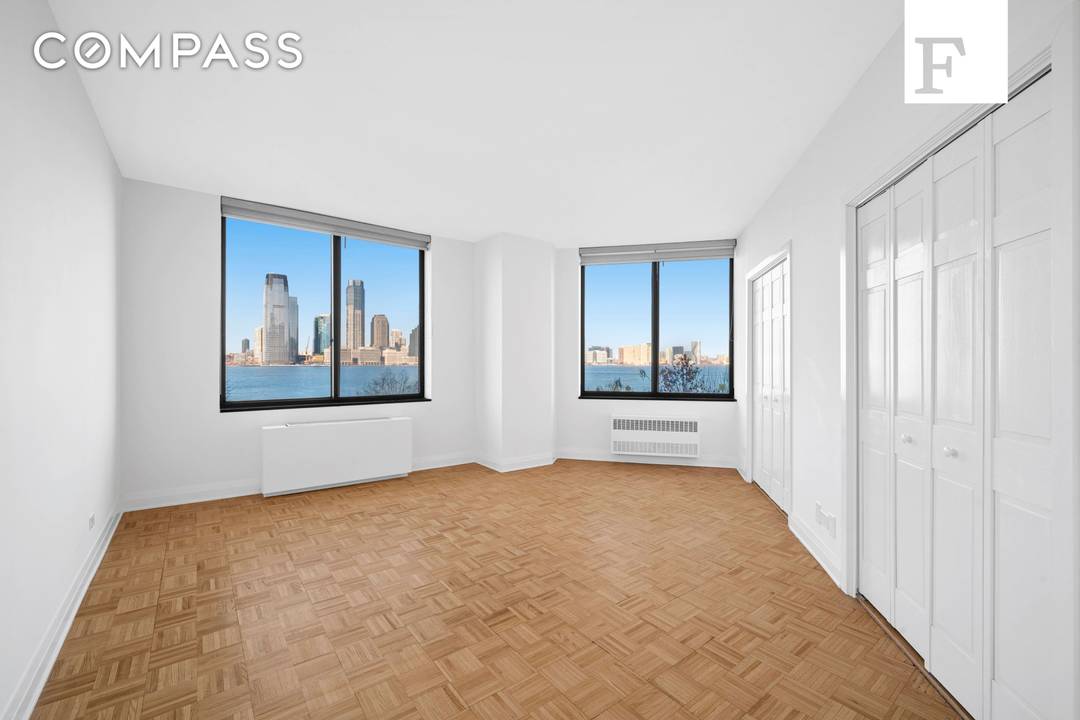 Spacious, sun drenched, and facing due west over the Hudson River, Residence 3R at Liberty Terrace offers an expansive two bedroom, two bathroom layout with over 1, 000 square feet ...