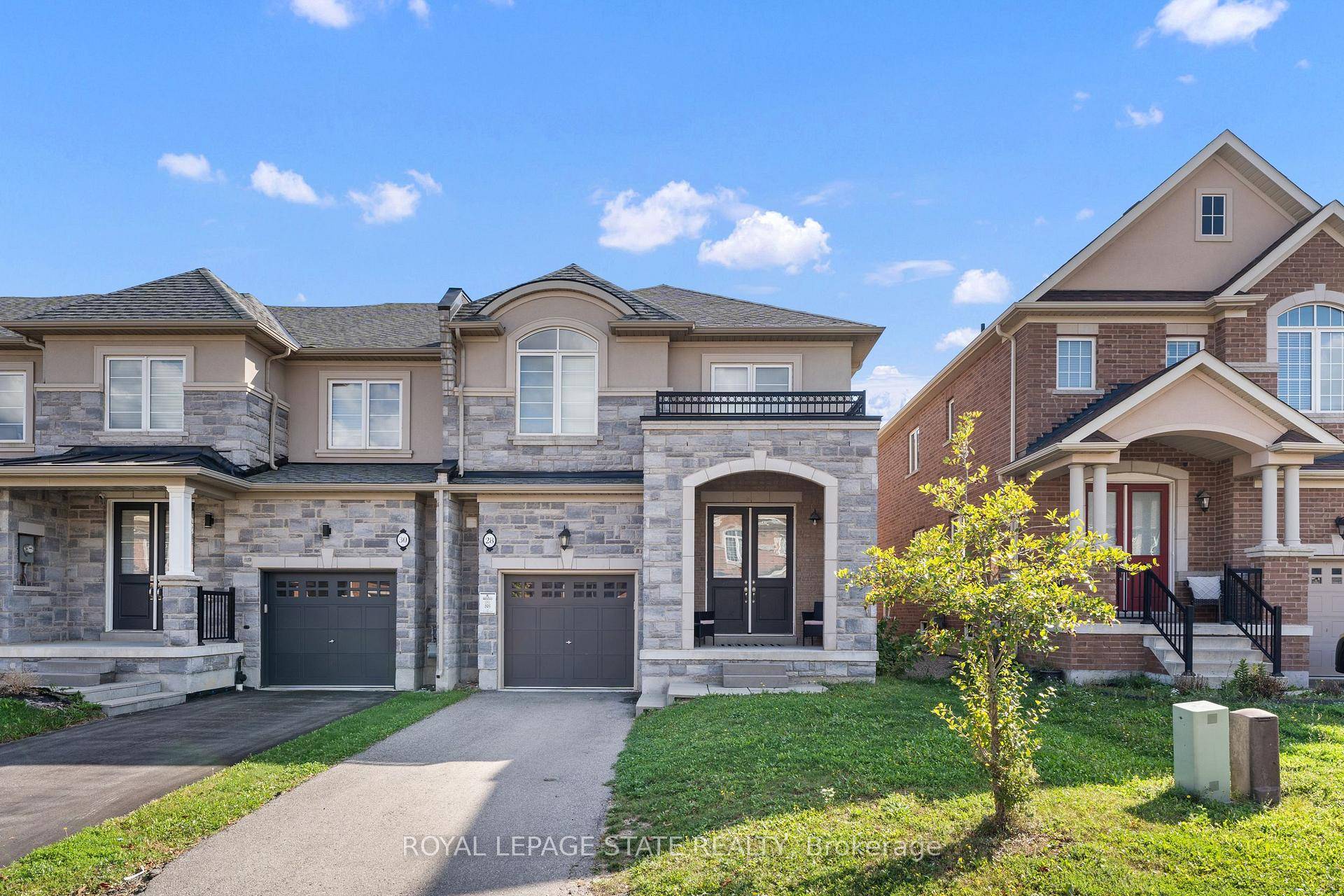 Welcome to this beautifully maintained end unit townhome, located in the highly sought after Meadowlands community of Ancaster.