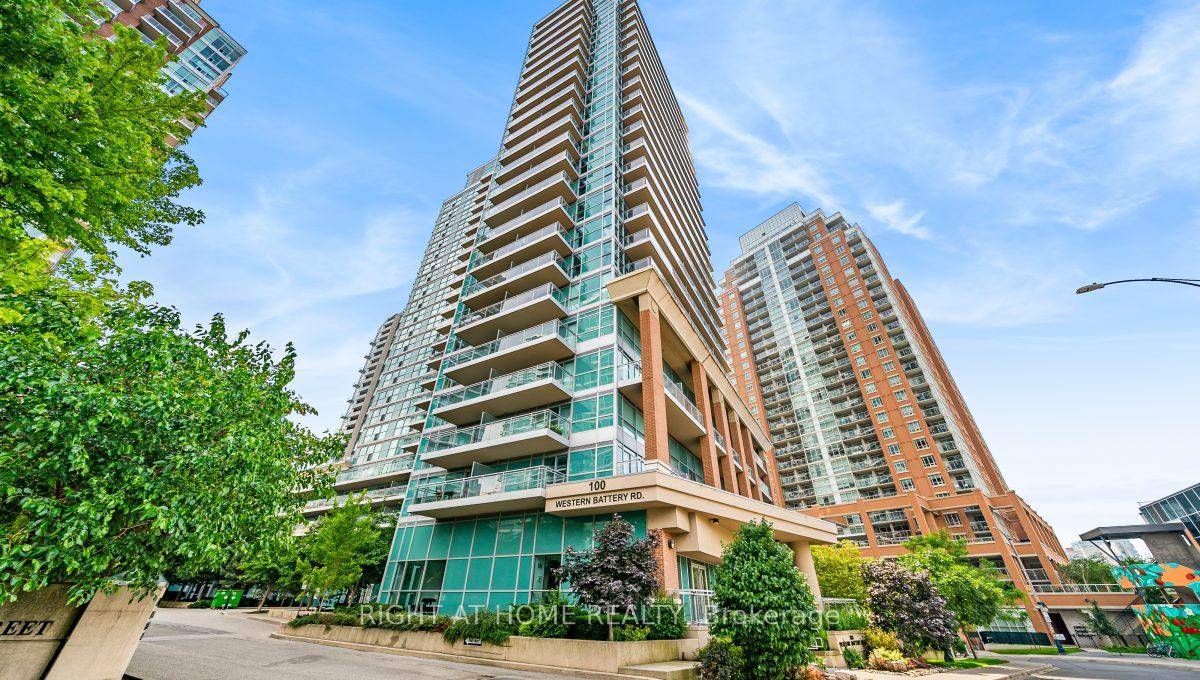 Beautiful and Bright 1 Bedroom Unit In The Heart Of Liberty Village.