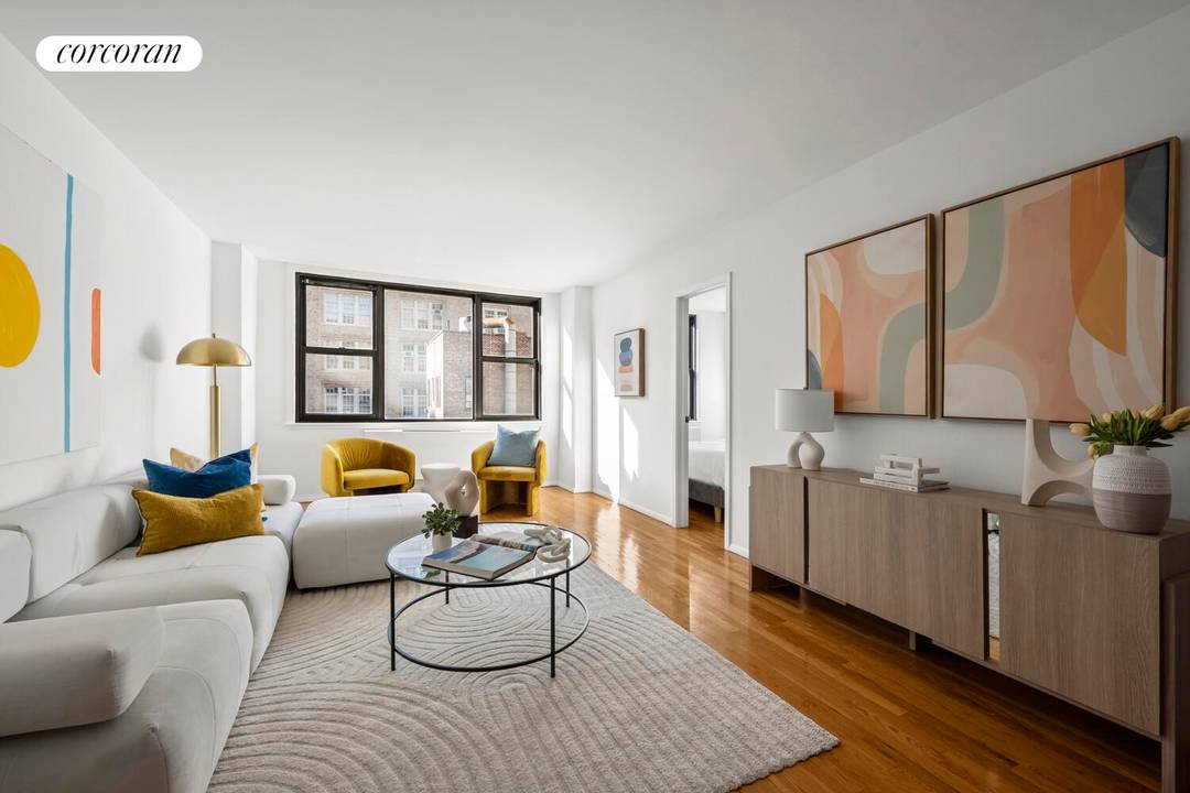 BRIGHT 1 BEDROOM GEM ON IRVING PLACE !