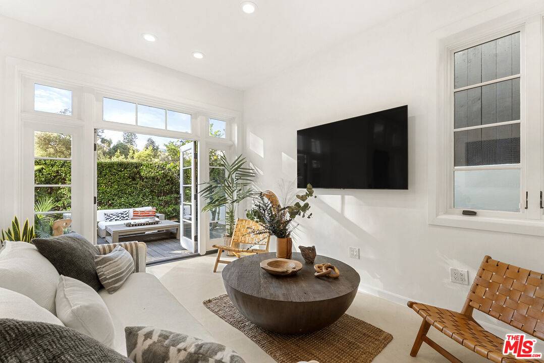 410   Entrada Dr 3BR Santa Monica La