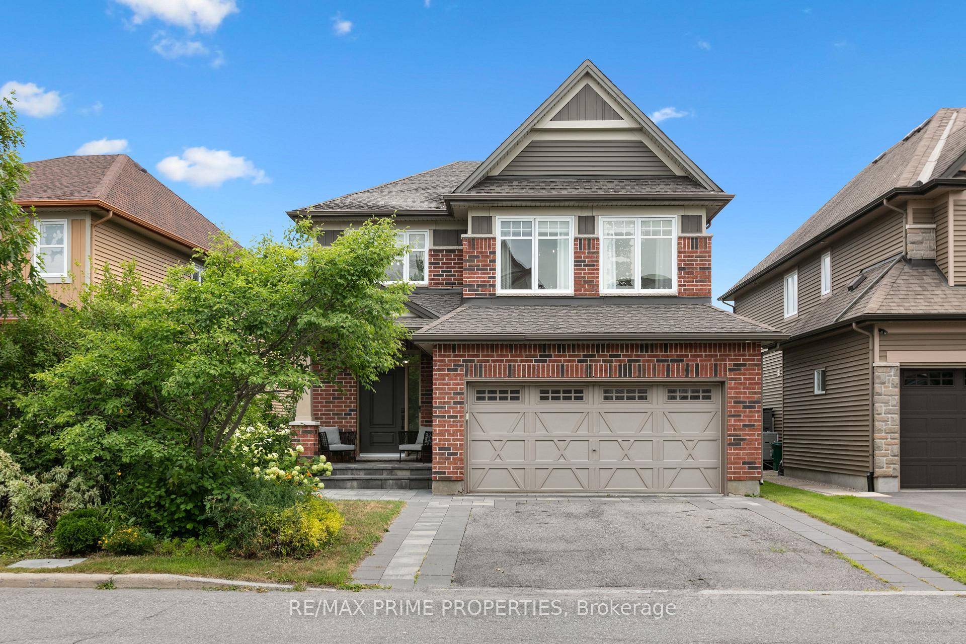 Welcome to this absolutely stunning 4 bedroom, 4 bath home in a family friendly neighbourhood close to parks, schools, and more !