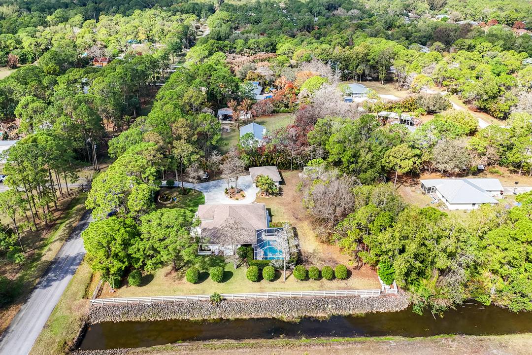Beautifully Maintained Jupiter Farms Retreat on 1 Acre.