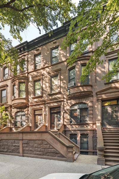 All Free Market Units in a Lovely 18 Foot Wide TownhouseRenovated Owner's TriplexPerfect Configuration to Live With IncomeDetails matter, and this unique townhouse opportunity is full of wonderful details.