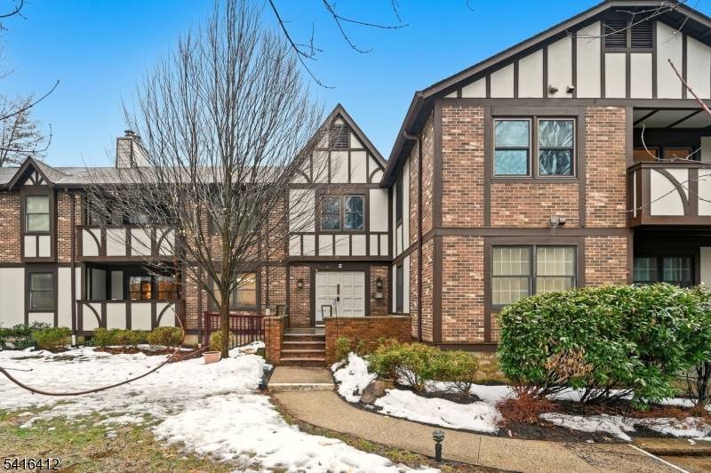 Welcome to this 2 bedroom, second floor condo located in the highly sought after Heritage Green community of Chatham Township.