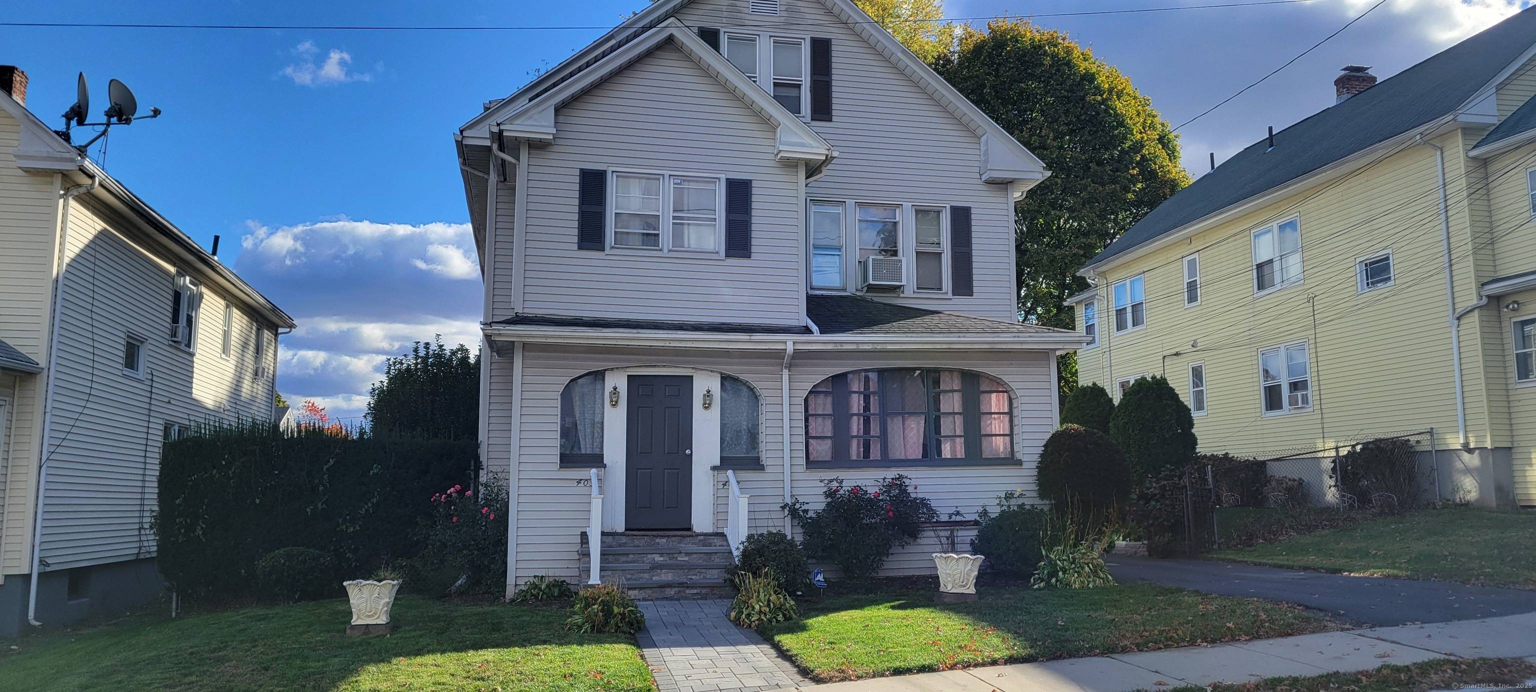 Welcome to 405 407 W. Preston St, Hartford, CT Huge two family with 3 levels nestled in the heart of Hartford.