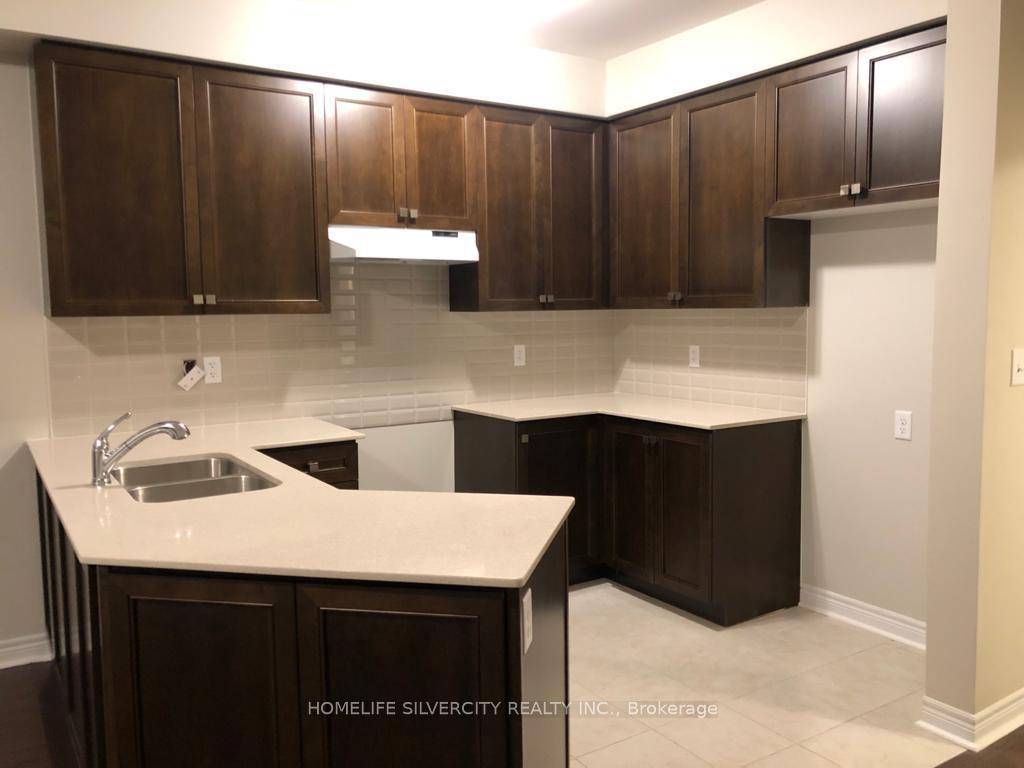This 2 storey Townhouse property newly painted with 3 Bed rooms, 3 Bath rooms, 3 parkings, open both fronting and fenced backyard and Deck, Located at Remembrance road, near Mount ...