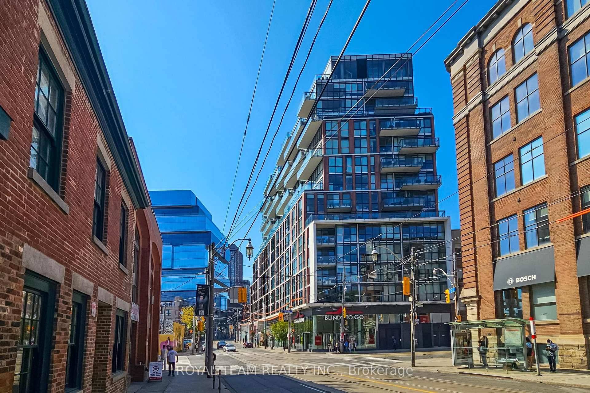 Welcome to your truly stunning one bedroom loft at The King East, offering contemporary design and exceptional comfort in one of Toronto's most vibrant neighbourhoods.