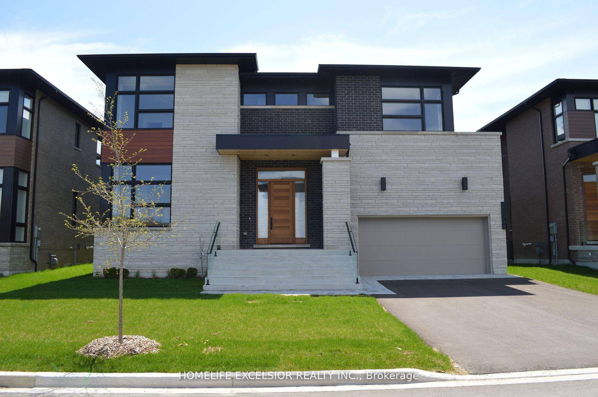 Rare 60Ft Frontage 3 Car Garage One Tandem Front Facing Ravine Custom Built Home By Award Wining Acorn Dev Inspired By Renowned Architect Frank Lloyd Wright, 4861 Sq Ft Of ...