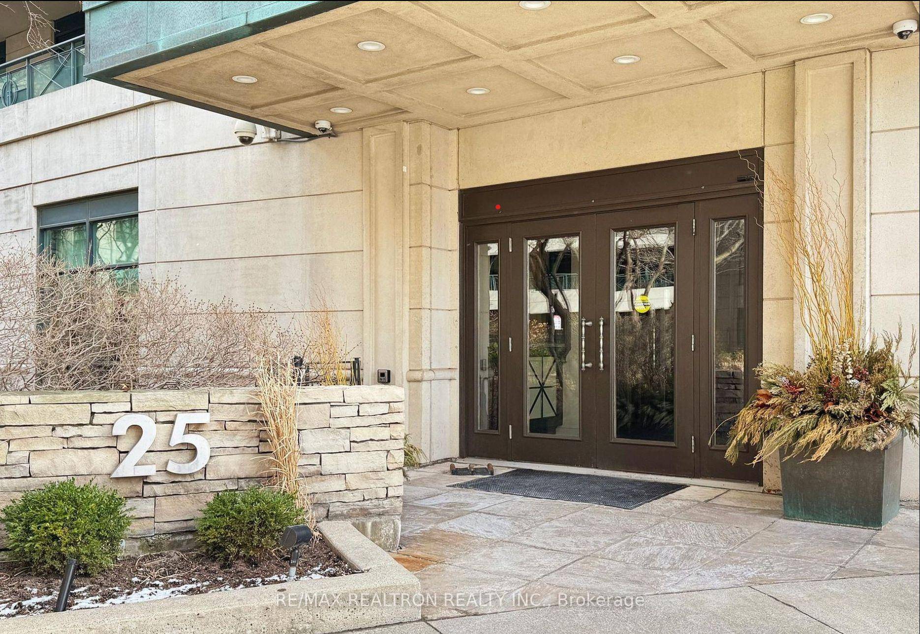 Welcome to 25 Scrivener Square The Thornwood II, in the heart of Summerhill.