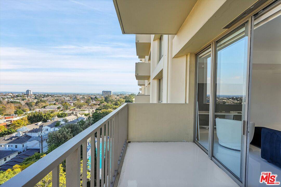 2160  E Century Park 2BR Beverlywood La