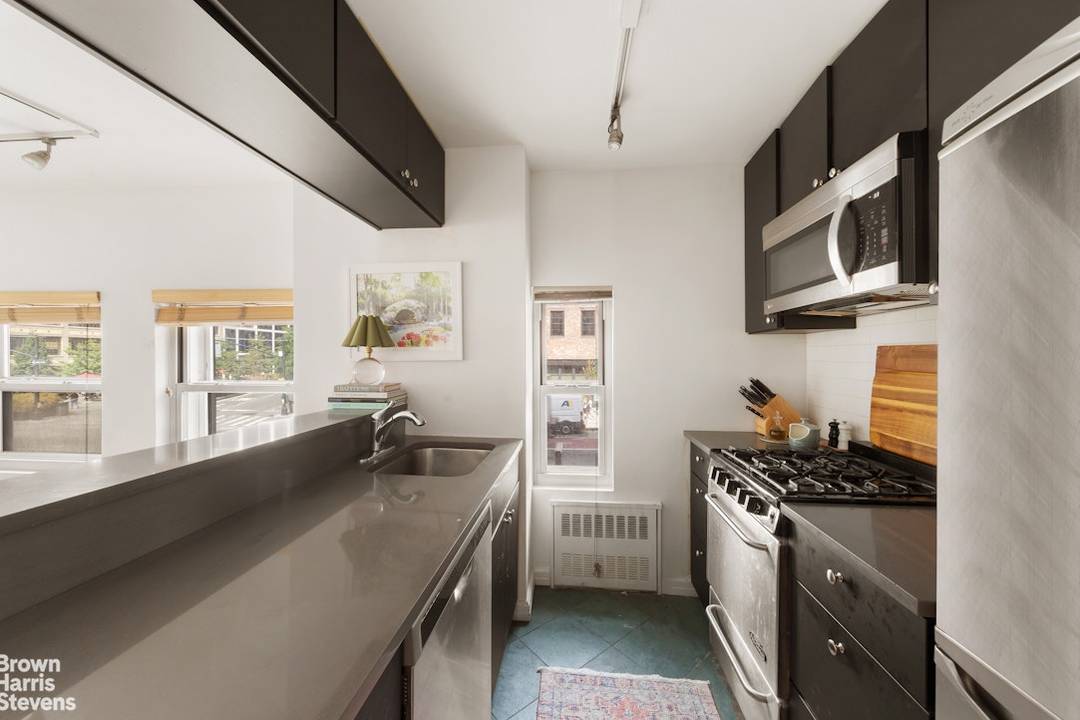 Perfectly situated in the vibrant Meatpacking District, this renovated corner one bedroom condominium offers abundant natural light, a seamless layout, and an unbeatable location.
