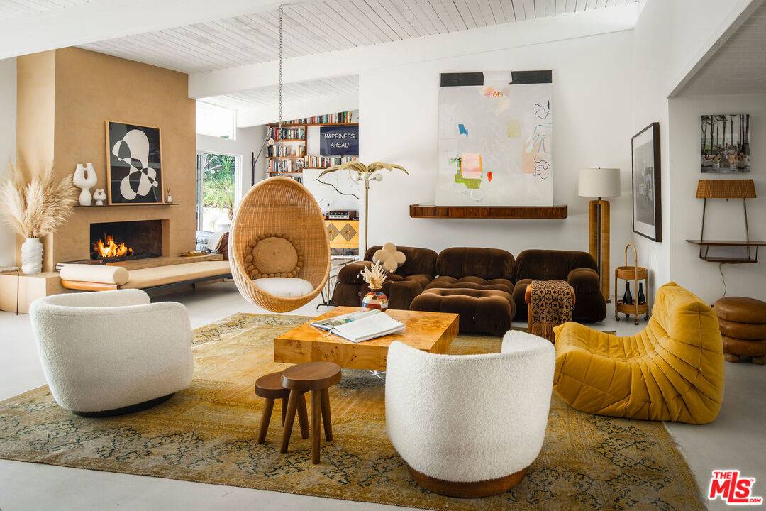 2102 Ridgemont Dr 2BR Hollywood Hills East La