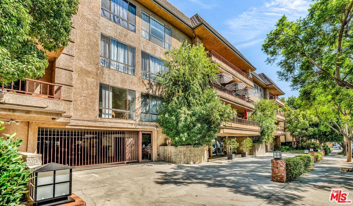 1124  N KINGS RD 1BR Sunset Strip La