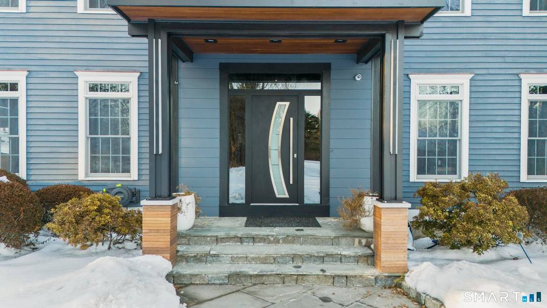 13 Surrey Lane 5 Bedrooms 3, 283 Sq Ft 1.