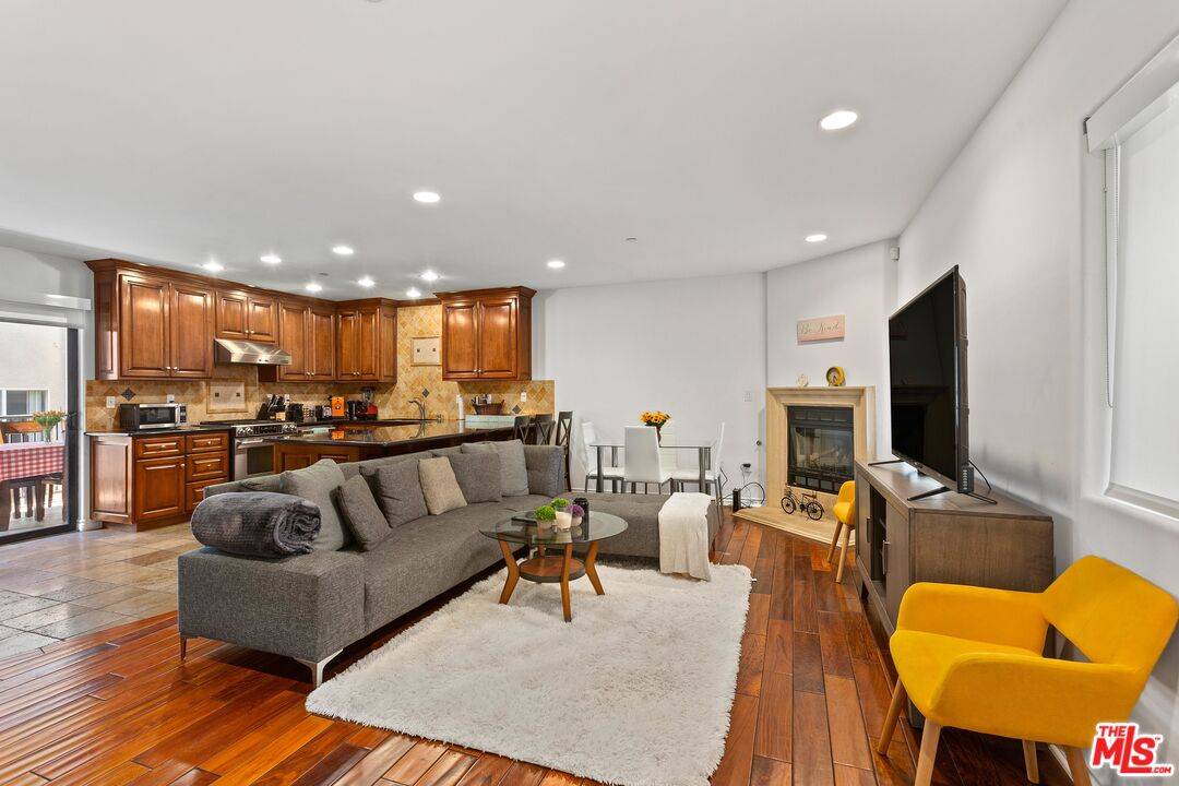 1146  HACIENDA PL 3BR Sunset Strip La