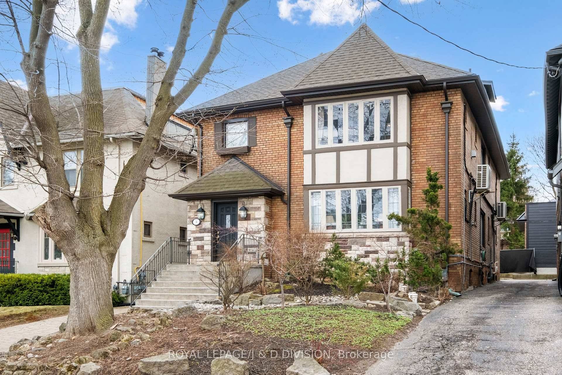 Stunning Executive Rental in Prestigious Forest Hill South.