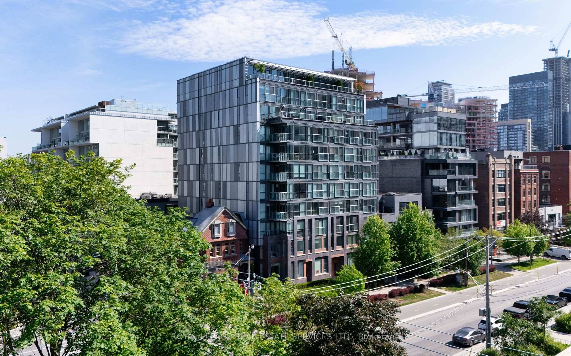 Zoned for live work, this sun filled, south facing 1 bedroom, 1 bathroom condo is a rare find in one of Toronto's most sought after neighbourhoods.