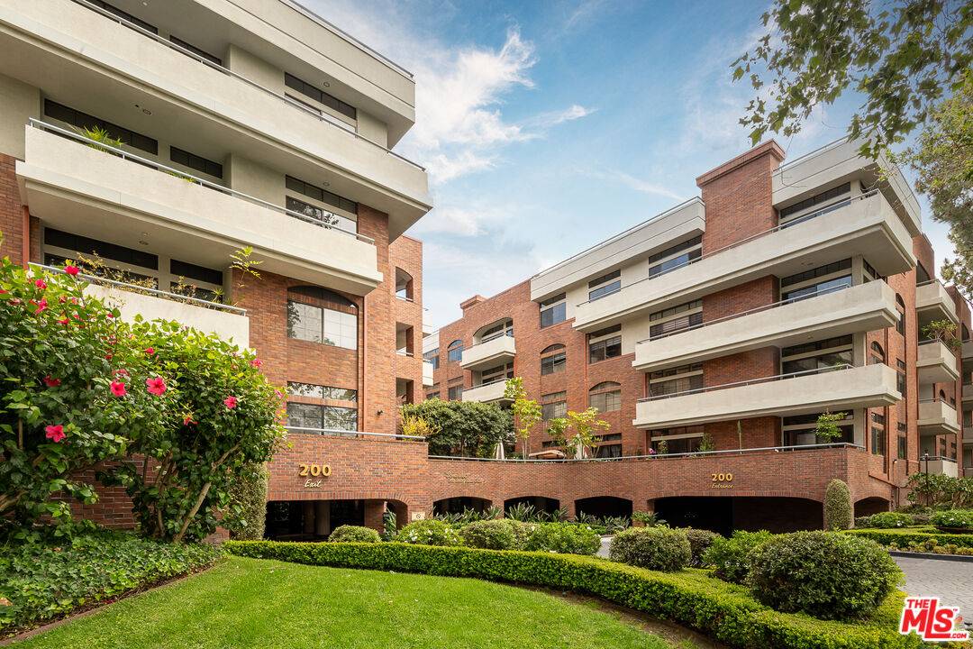 200  N Swall Dr 2BR Beverly Grove La