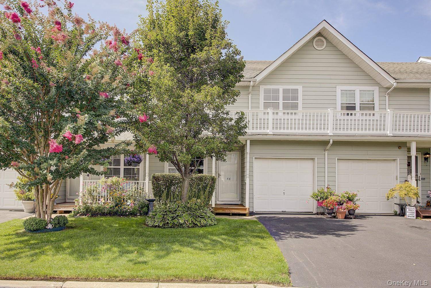 Welcome to this lovely townhouse condominium, which offers a perfect blend of comfort and functional living.
