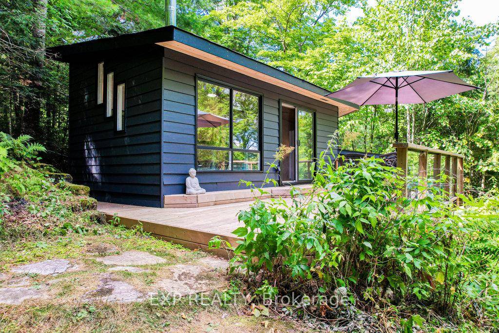 What a Gem Cottage Home on Diamond Lake, thousands spent on recent improvements.