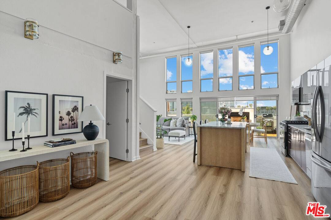 4215 Glencoe Ave 2BR Marina Del Rey La