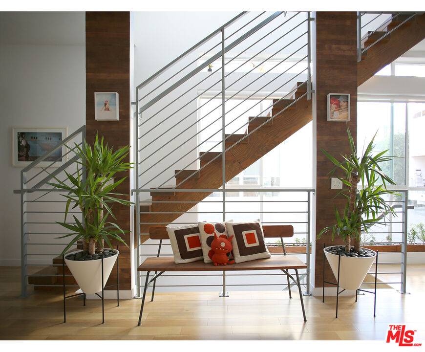 1211  N Garbo Ln 3BR Hollywood La