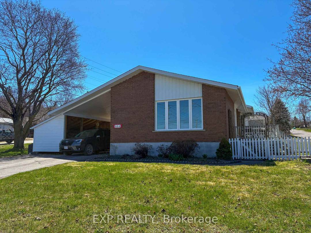 Welcome to 934 Raglan St.