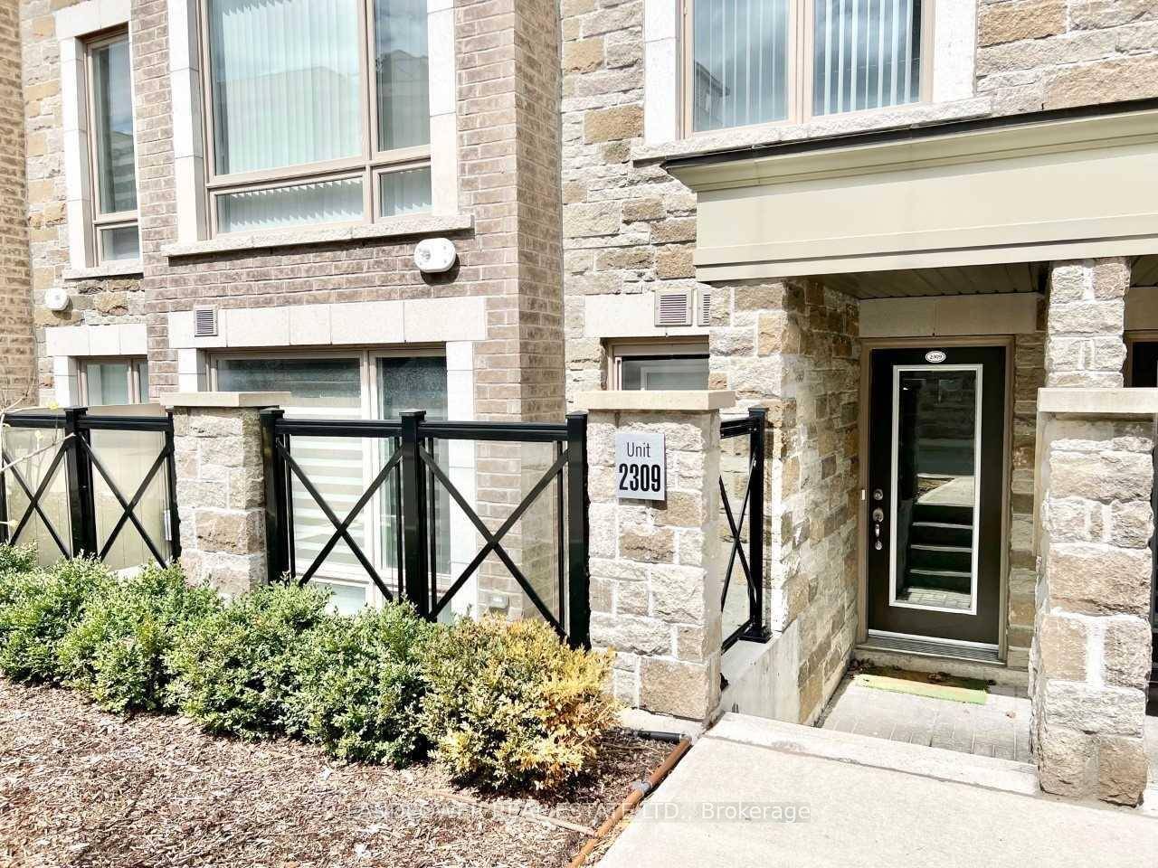 Modern 1 Bedroom Townhouse In Cornell.