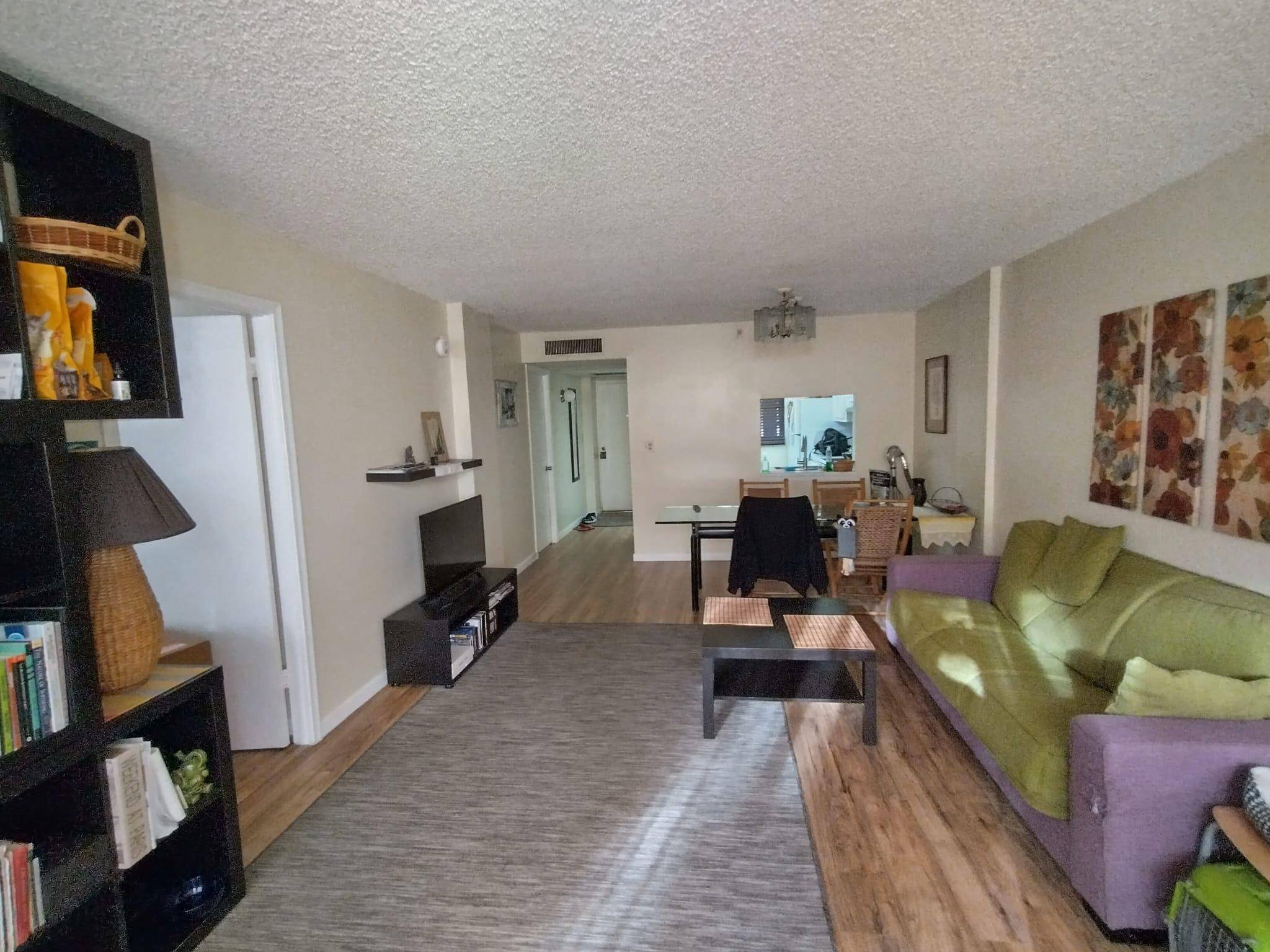 Spacious 2 bedroom, 2 bathroom condo located in the serene community of Royal Park.