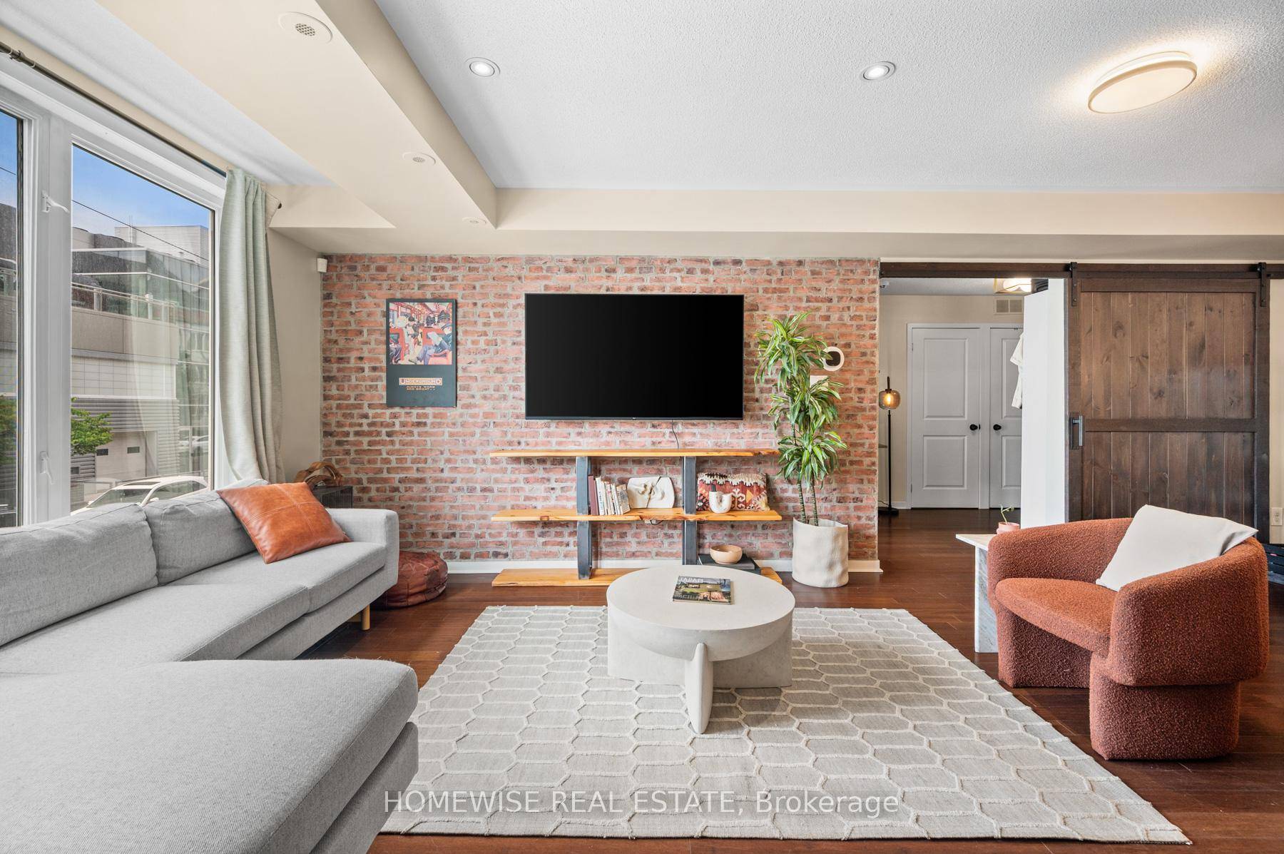 900 SQFT of non cookie cutter living in the city !