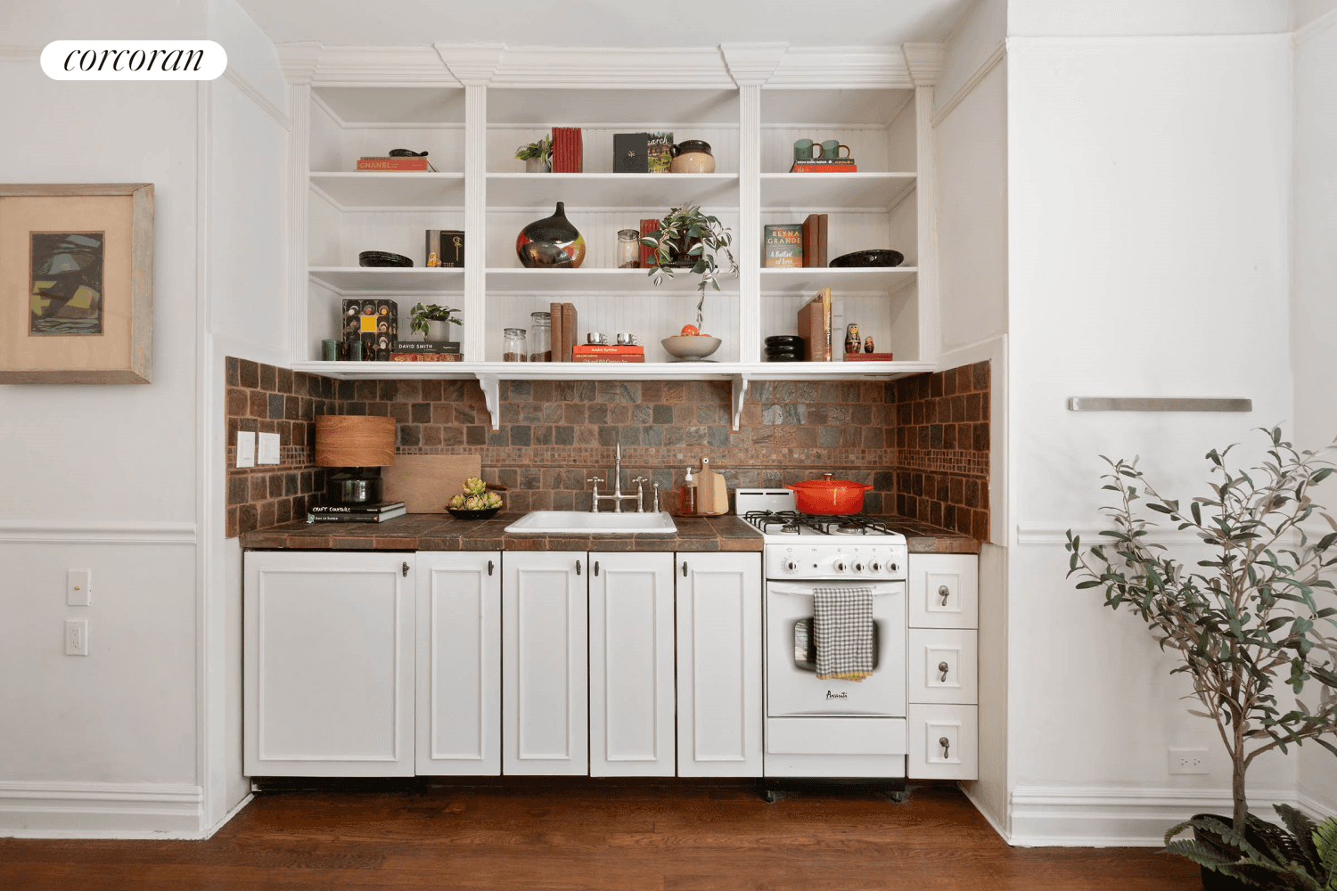 Back on the Market Now Staged !