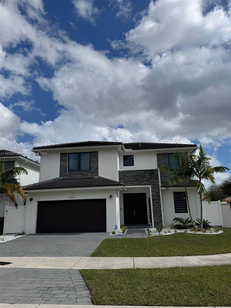 This property has it all, fun in the pool and plenty of rooms for all.